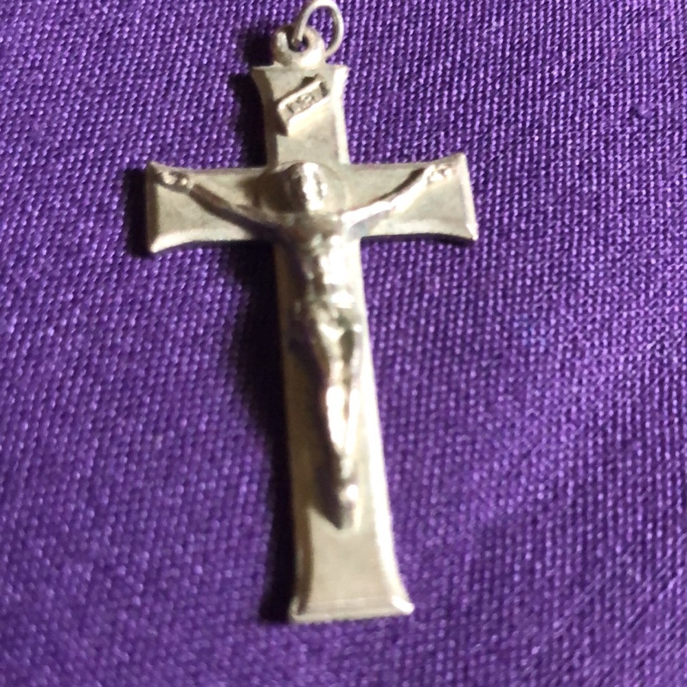 CROSS charm ✅{3/$21 in bundle of 3 or more}